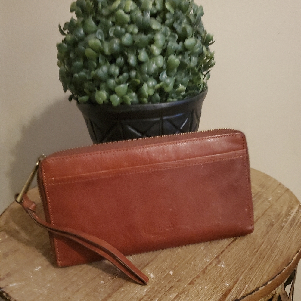 MARGOT New York Gabby Whiskey Brown Leather Single Zip Around Wallet Women's‎